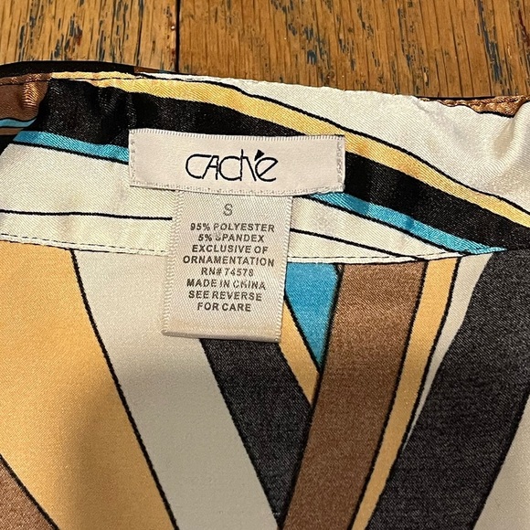 💙 CACHE Blouse – Size S – Bold Retro Print in Blue, Gold & Black vintage - Picture 2 of 8